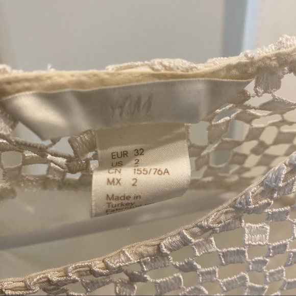 H&M cream short sleeve blouse with ruffle sleeves size 2 - Picture 4 of 5